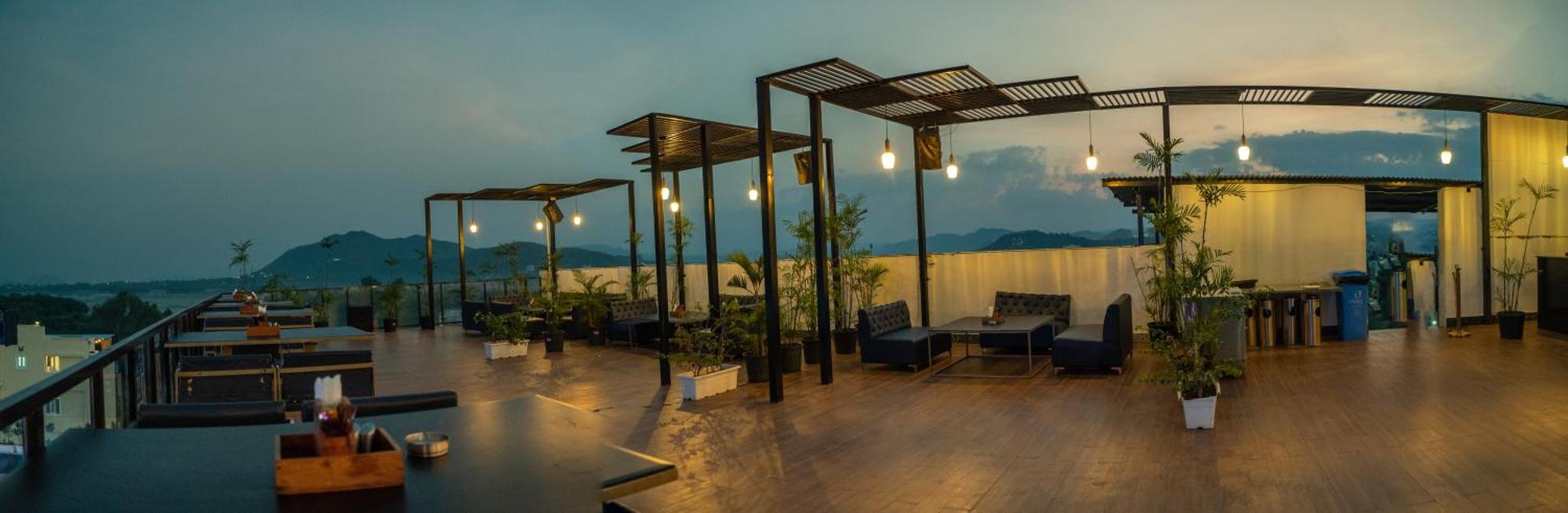 The Courtyard - Beyond Bar & Club Hotel Udaipur Exterior photo