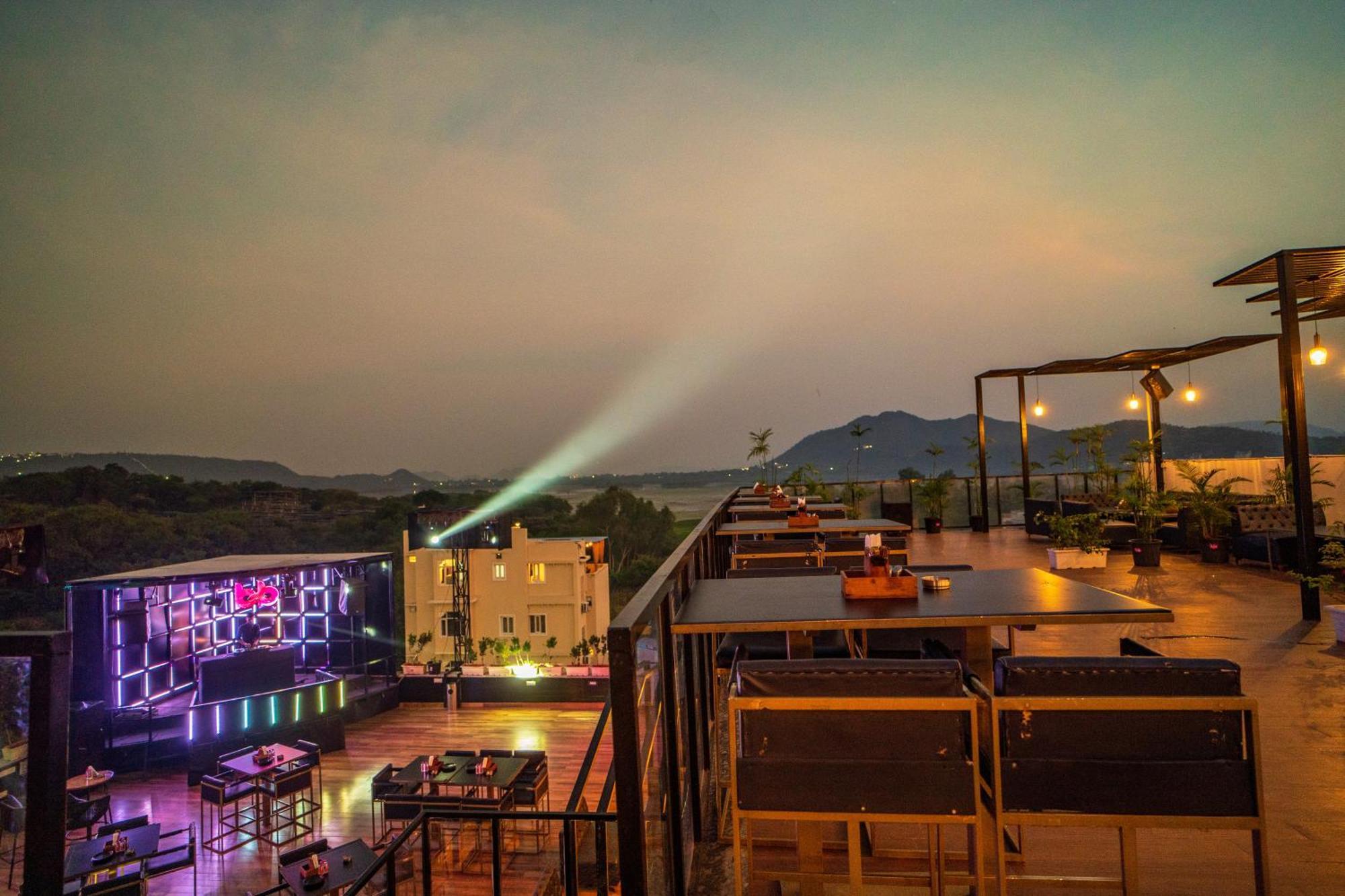 The Courtyard - Beyond Bar & Club Hotel Udaipur Exterior photo