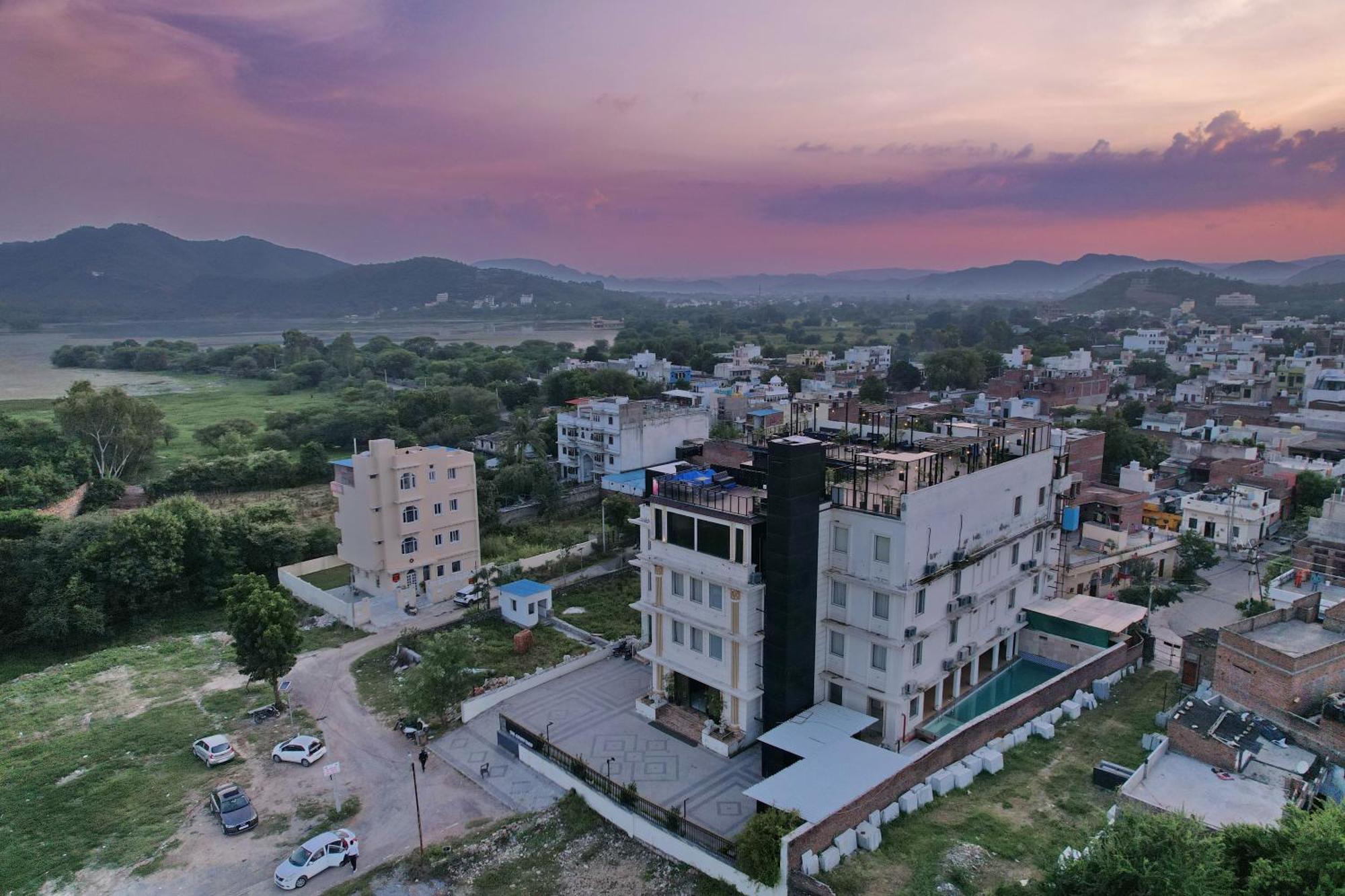 The Courtyard - Beyond Bar & Club Hotel Udaipur Exterior photo