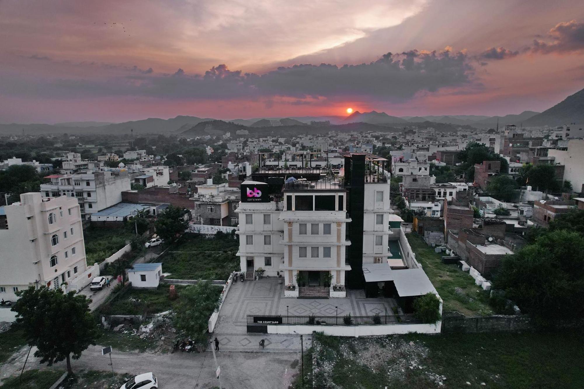 The Courtyard - Beyond Bar & Club Hotel Udaipur Exterior photo