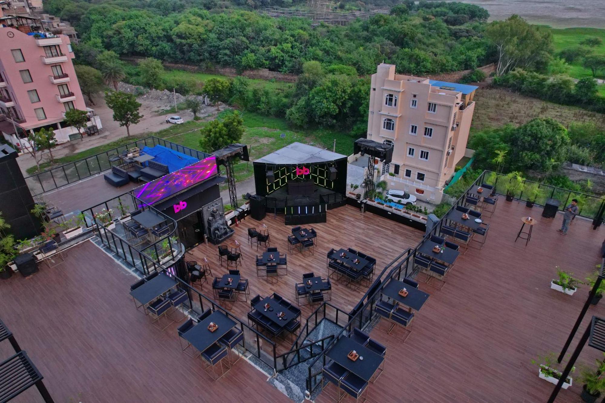 The Courtyard - Beyond Bar & Club Hotel Udaipur Exterior photo
