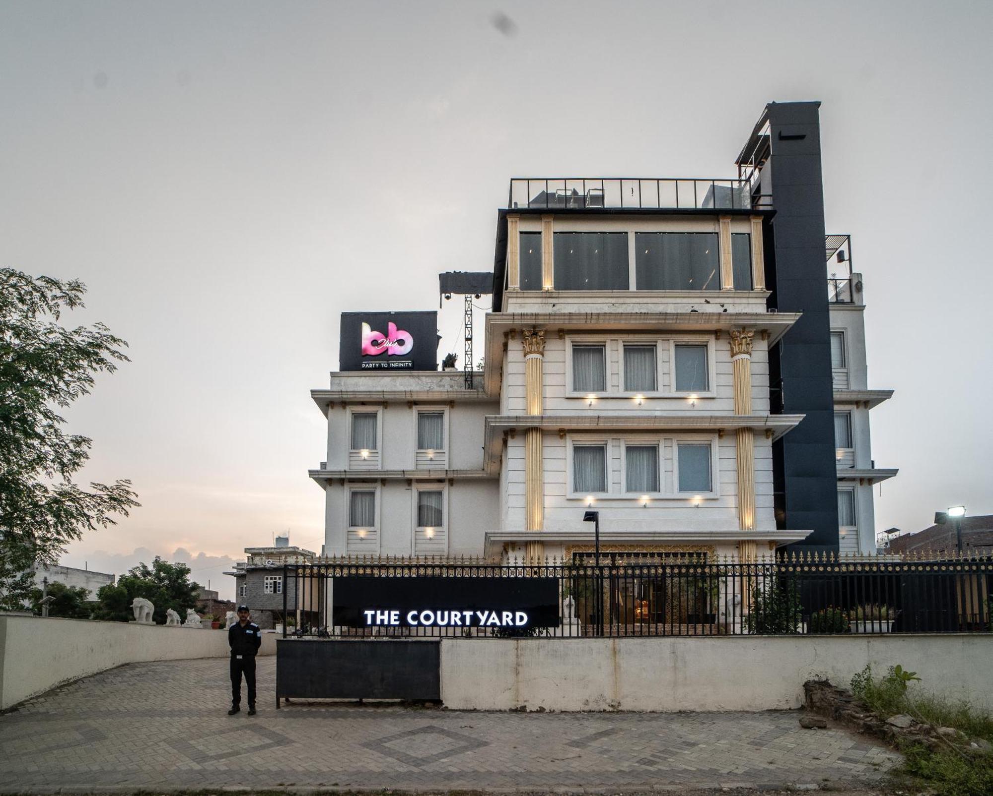 The Courtyard - Beyond Bar & Club Hotel Udaipur Exterior photo